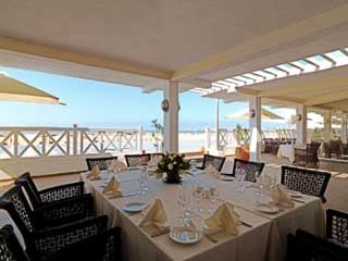 Restaurante con terraza a pie de Playa