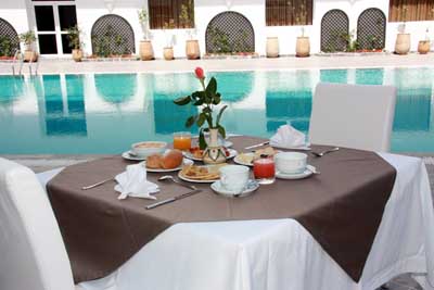 Terraza en el Hotel Andalucia Golf Tanger